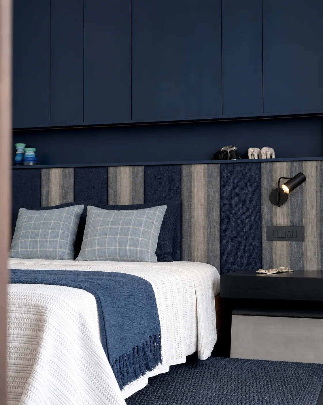 the secondary bedroom