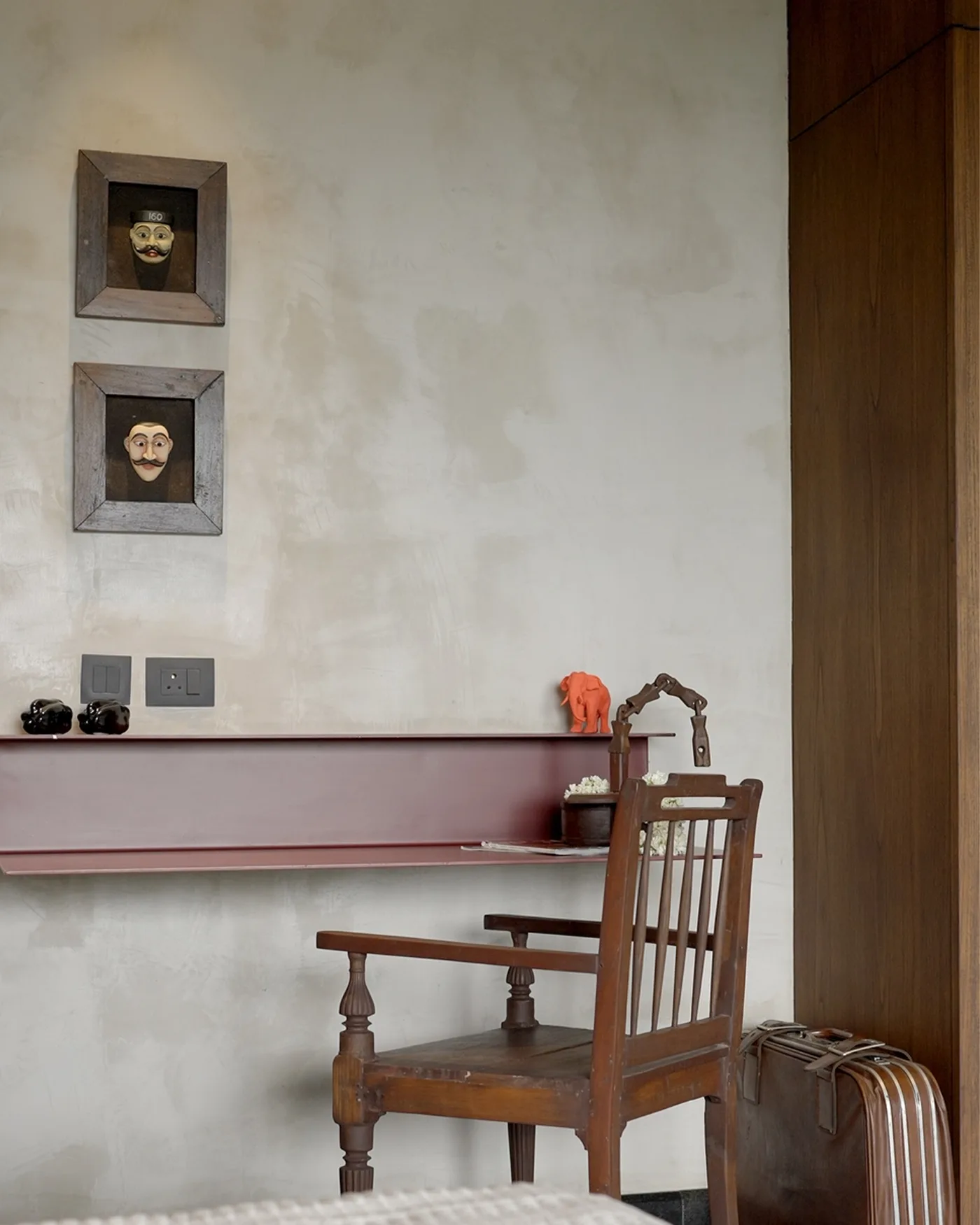 the master bedroom study